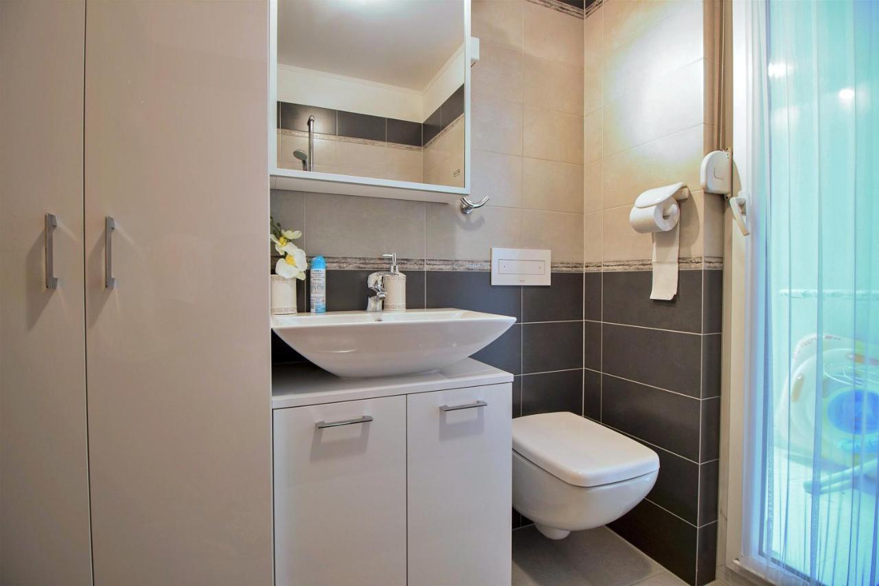 Apartment Lora Omiš Buitenkant foto